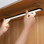 ضاءة LED قابلة للشحن عبر USB لتوفير إضاءة مثالية داخل الخزائن